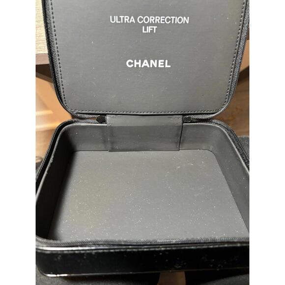Chanel Cosmetic case - Picture 3 of 5